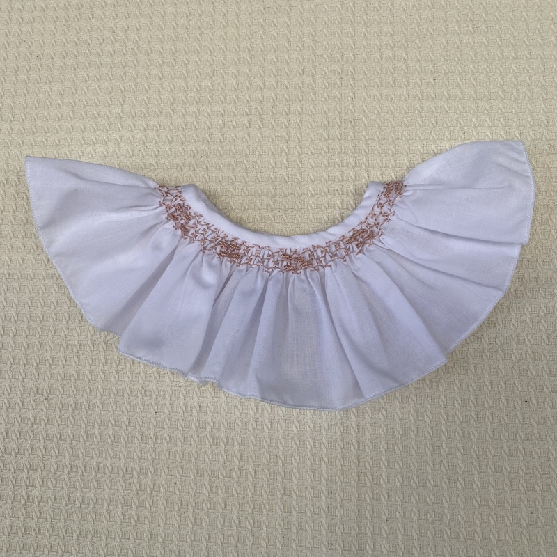 Cuello rosa empolvado